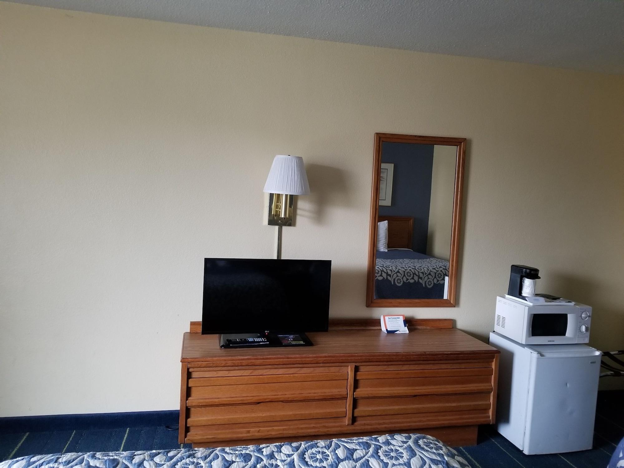 Days Inn By Wyndham South Hill Extérieur photo
