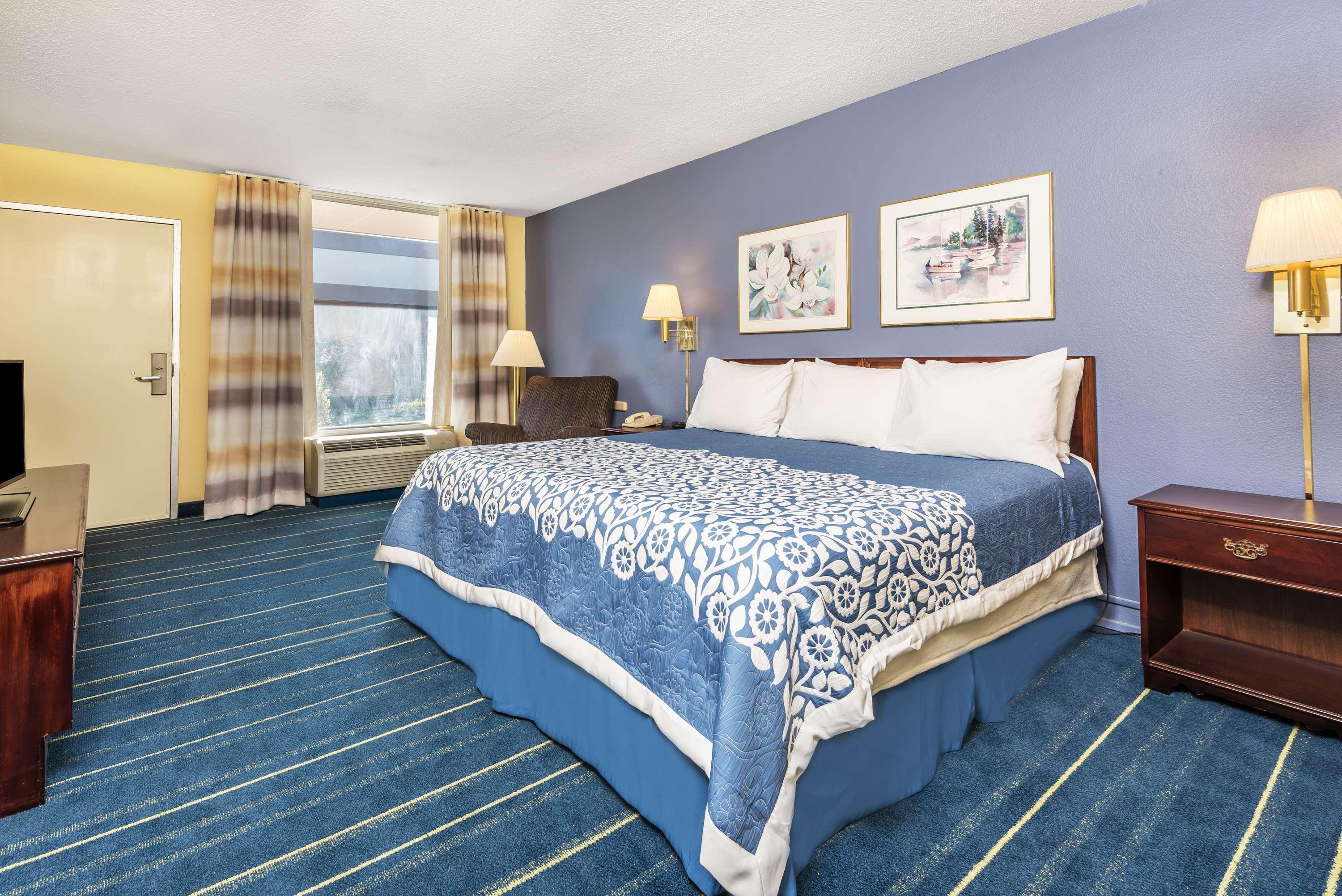Days Inn By Wyndham South Hill Extérieur photo