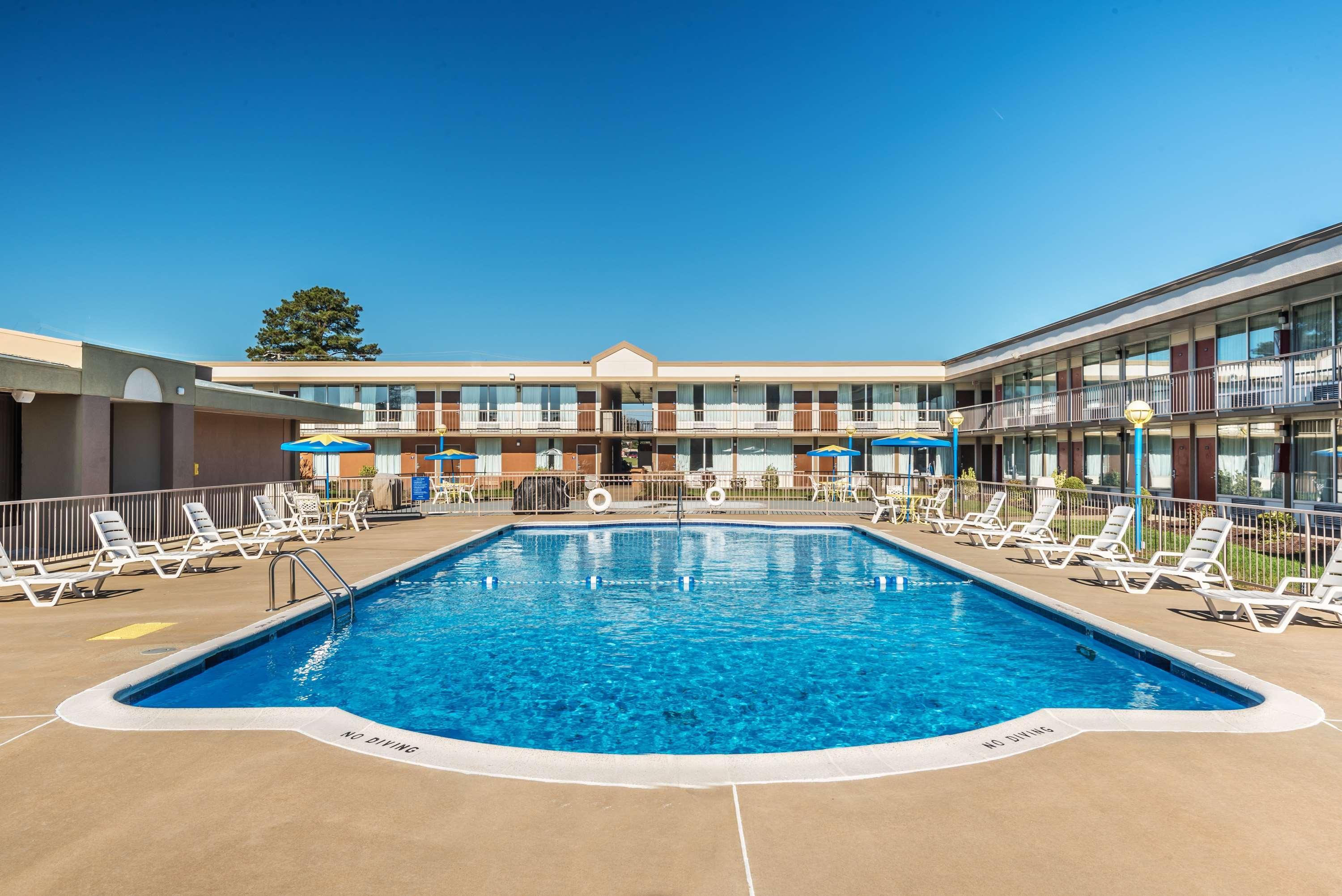 Days Inn By Wyndham South Hill Extérieur photo
